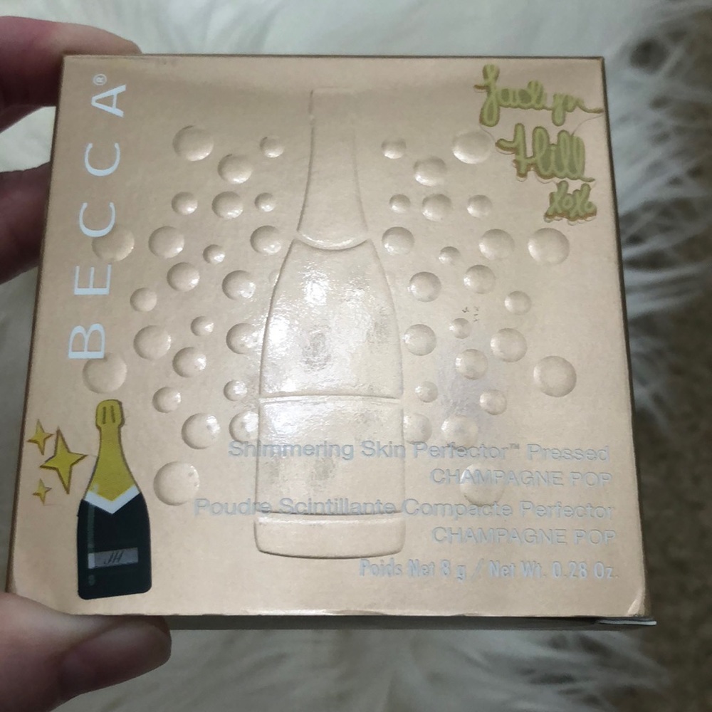 Becca champagne pop highlighter